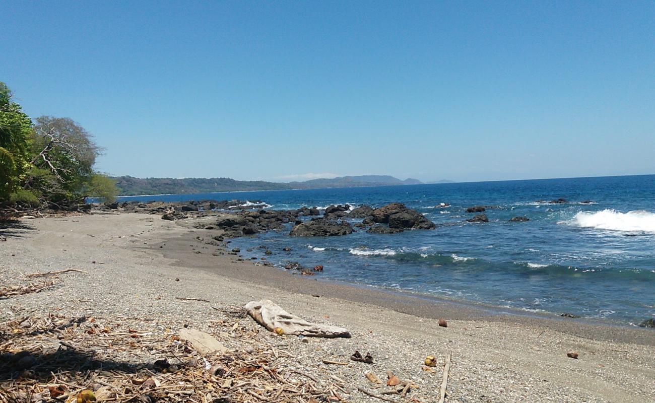 Photo de Playa Los Cedros avec sable brillant et rochers de surface