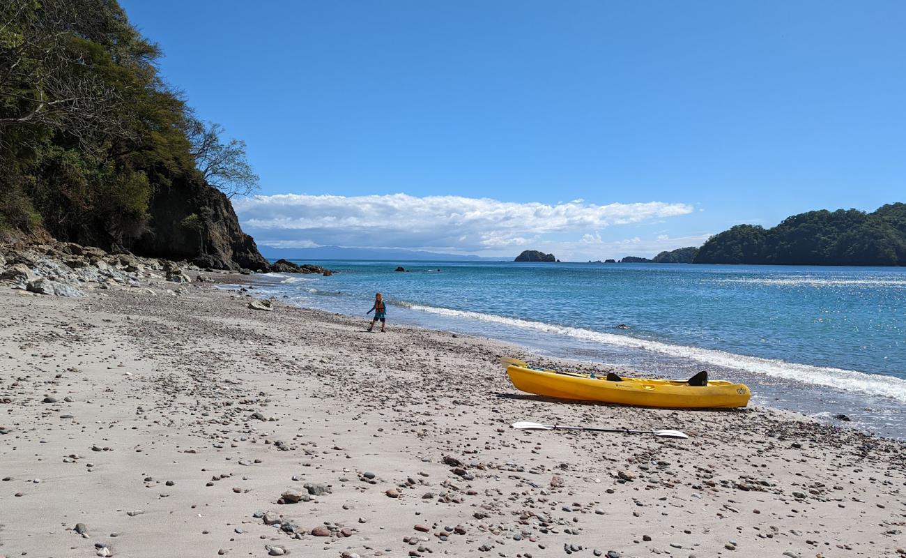 Photo de Playa Curu avec sable lumineux de surface