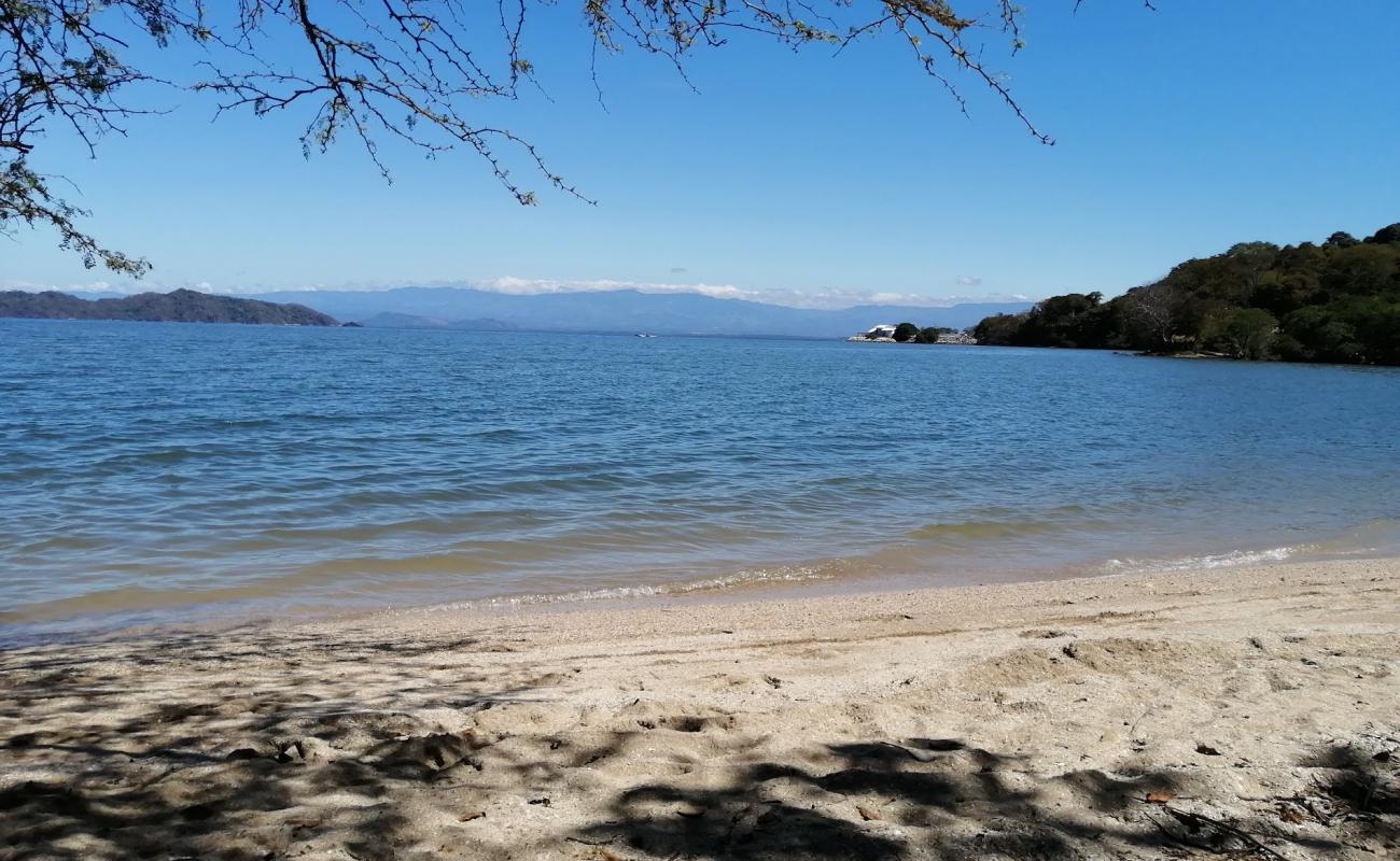 Photo de Playa Naranjo avec petits galets beige de surface