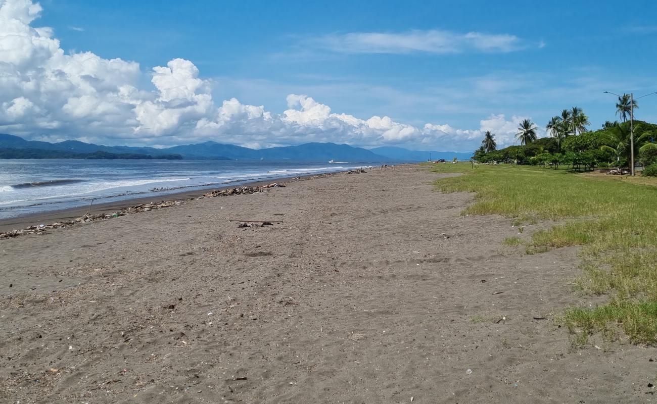 Photo de Playa Puntarenas avec sable brun de surface