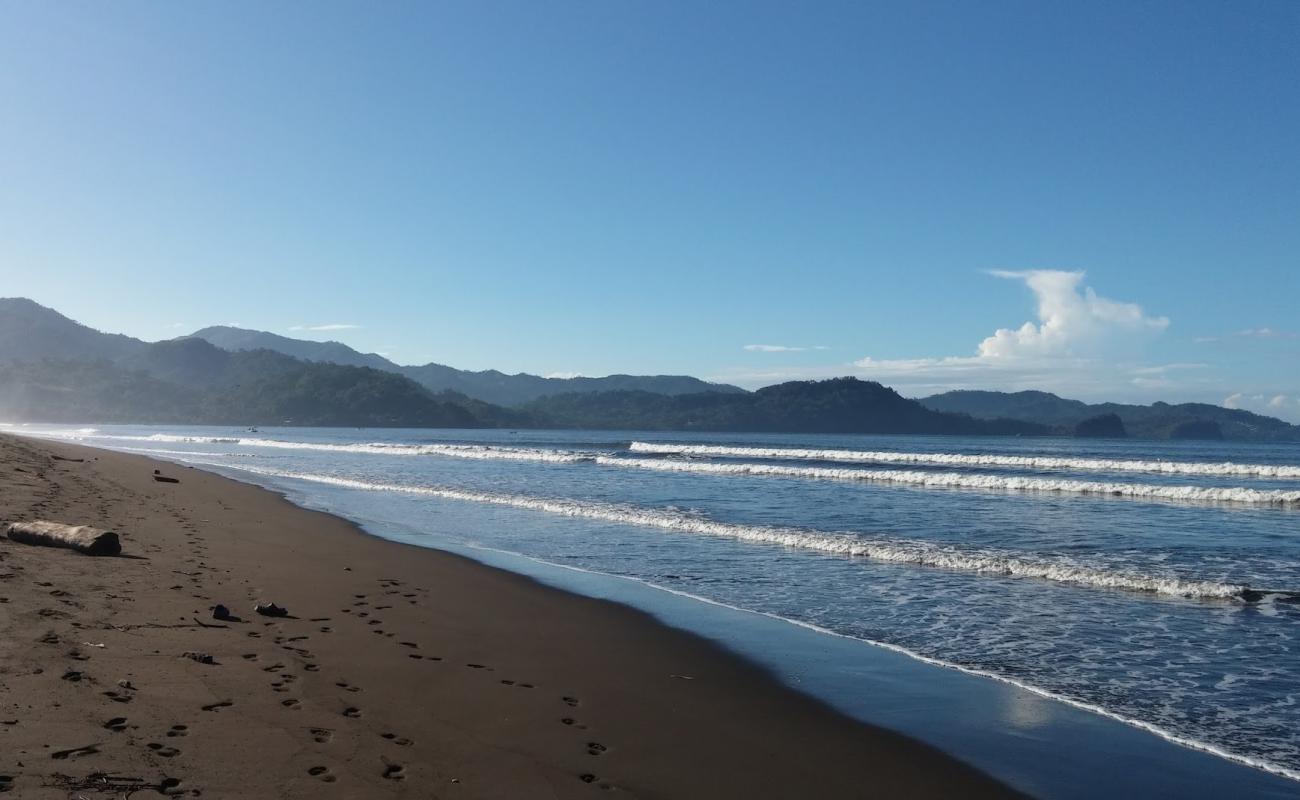 Photo de Playa Tarcoles avec sable brun de surface