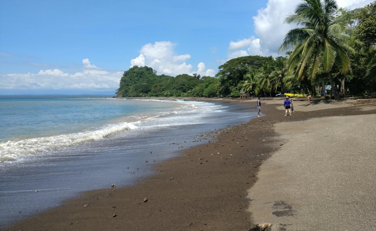 Photo de Playa Agujas avec sable noir avec caillou de surface