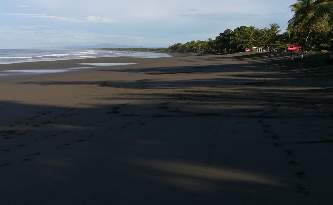 Photo de Playa Quepos avec sable lumineux de surface