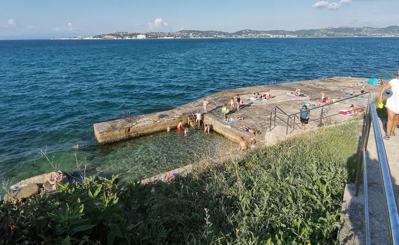 Photo de Crveni Vrh beach avec béton de surface