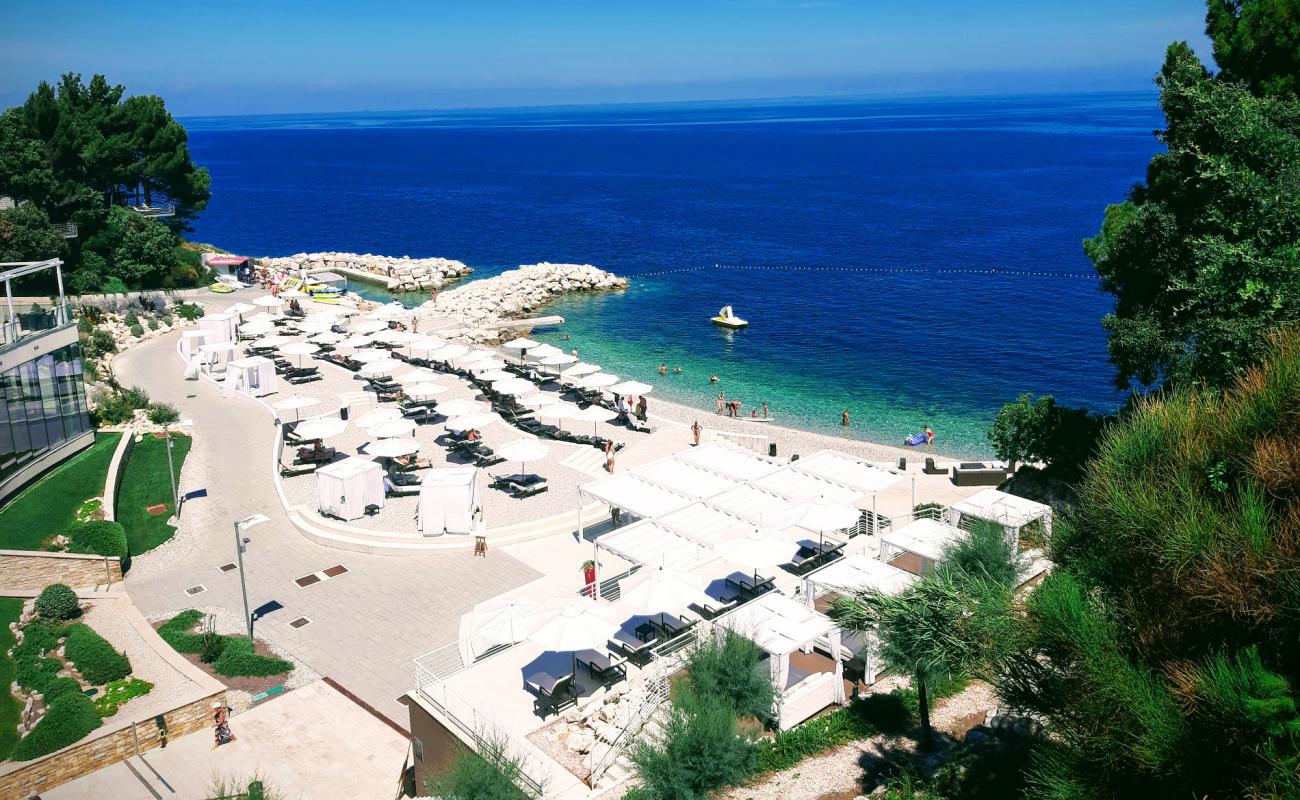 Photo de Plage de Kanova avec caillou fin clair de surface