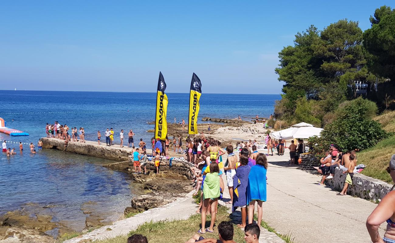 Photo de Basanija beach avec roches de surface