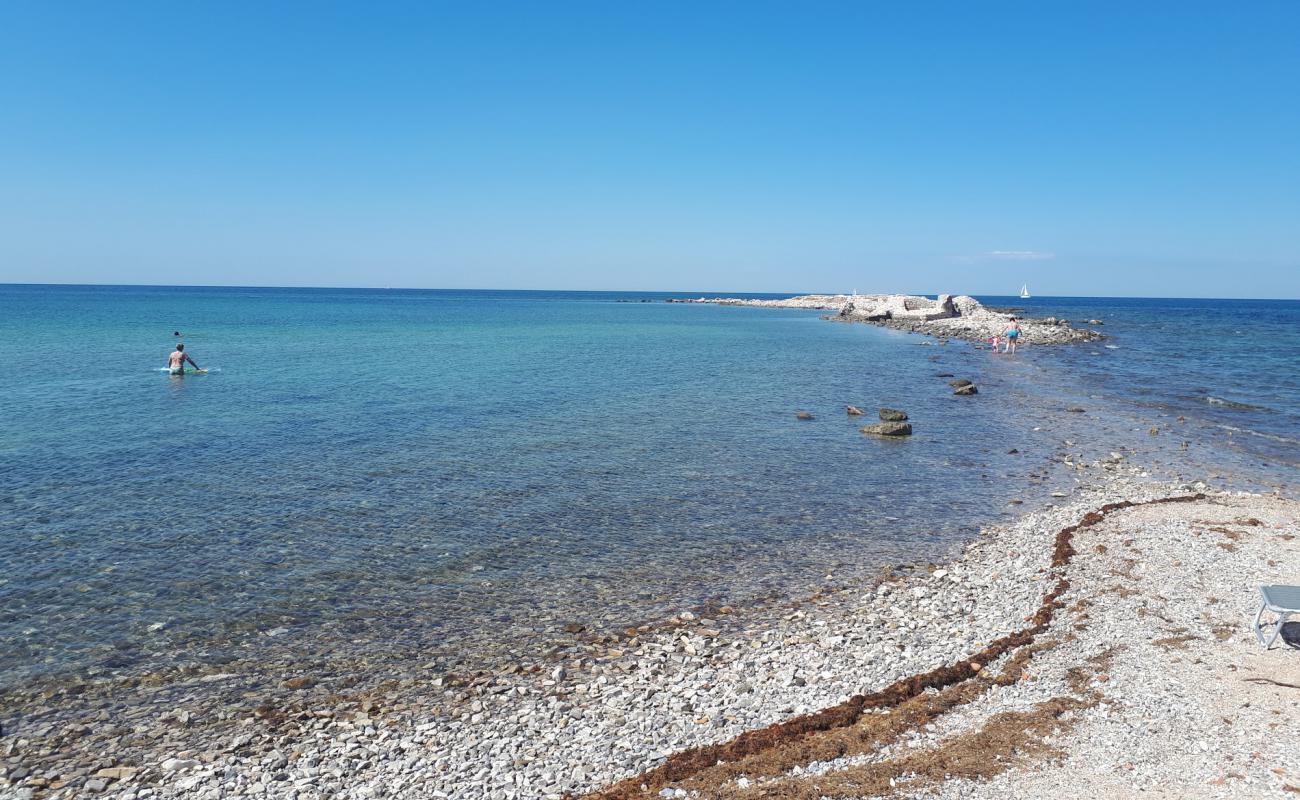 Photo de Polynesia beach avec roches de surface