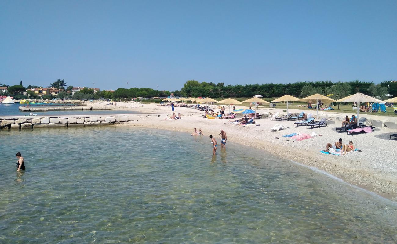 Photo de Punto Mare beach avec caillou fin clair de surface