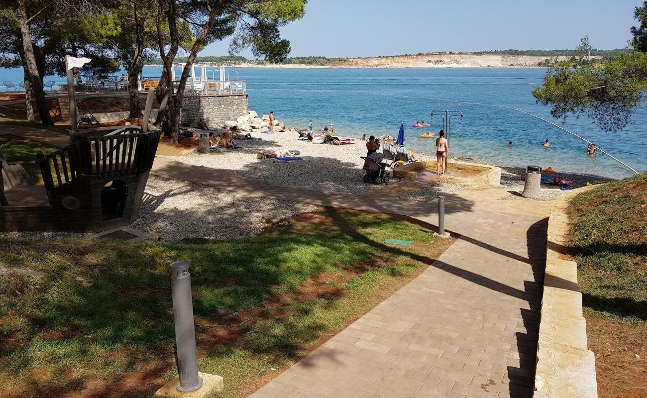 Photo de Lanterna beach avec petits galets beige de surface
