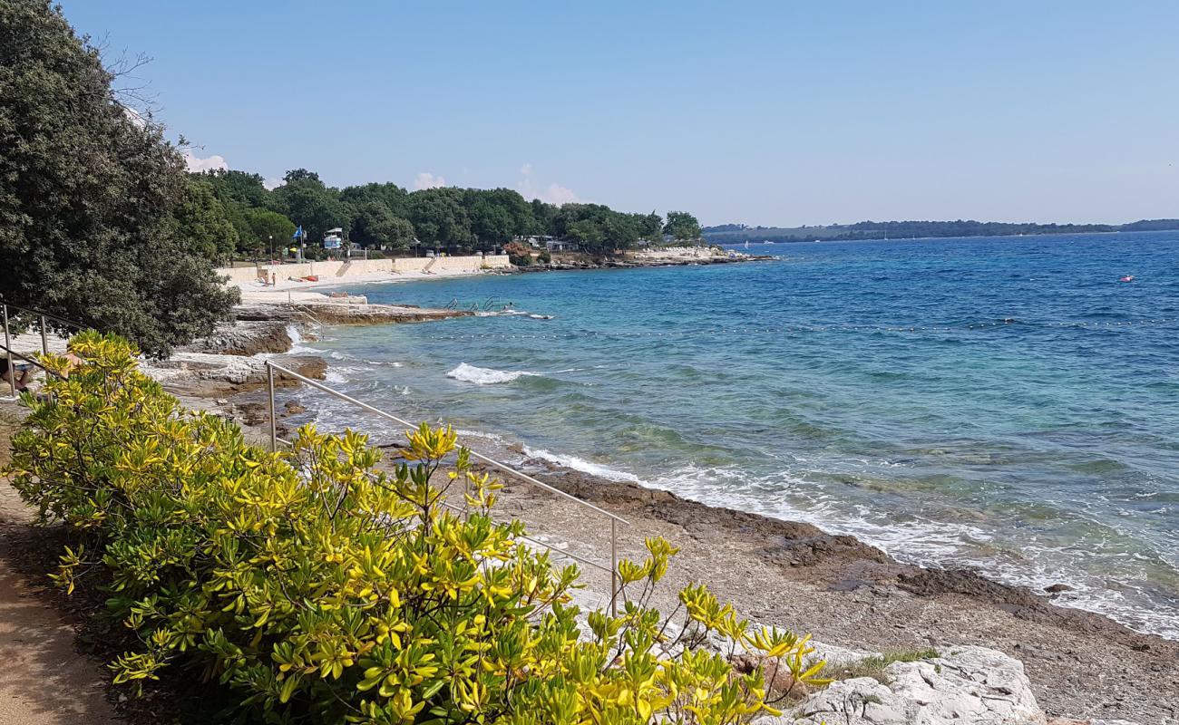 Photo de Solaris beach avec roches de surface