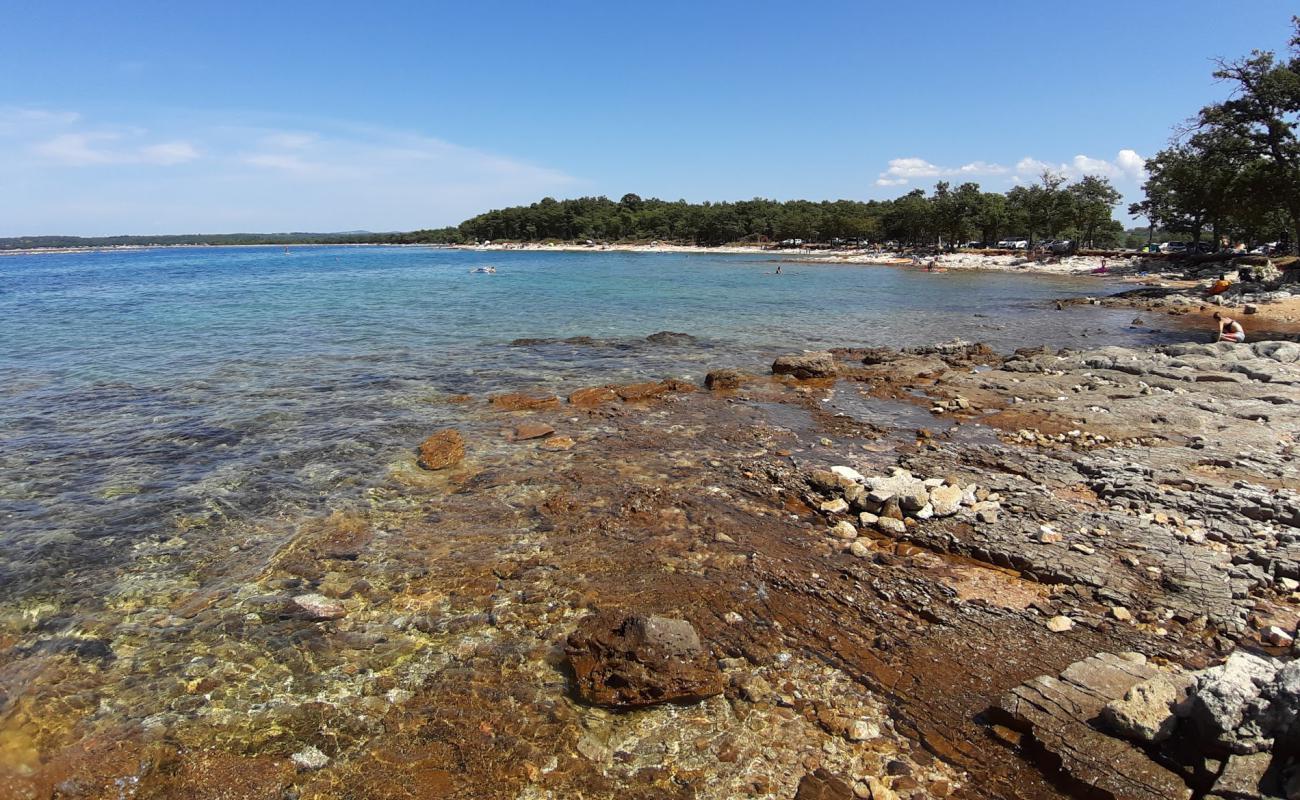 Photo de Bosuja beach avec roches de surface