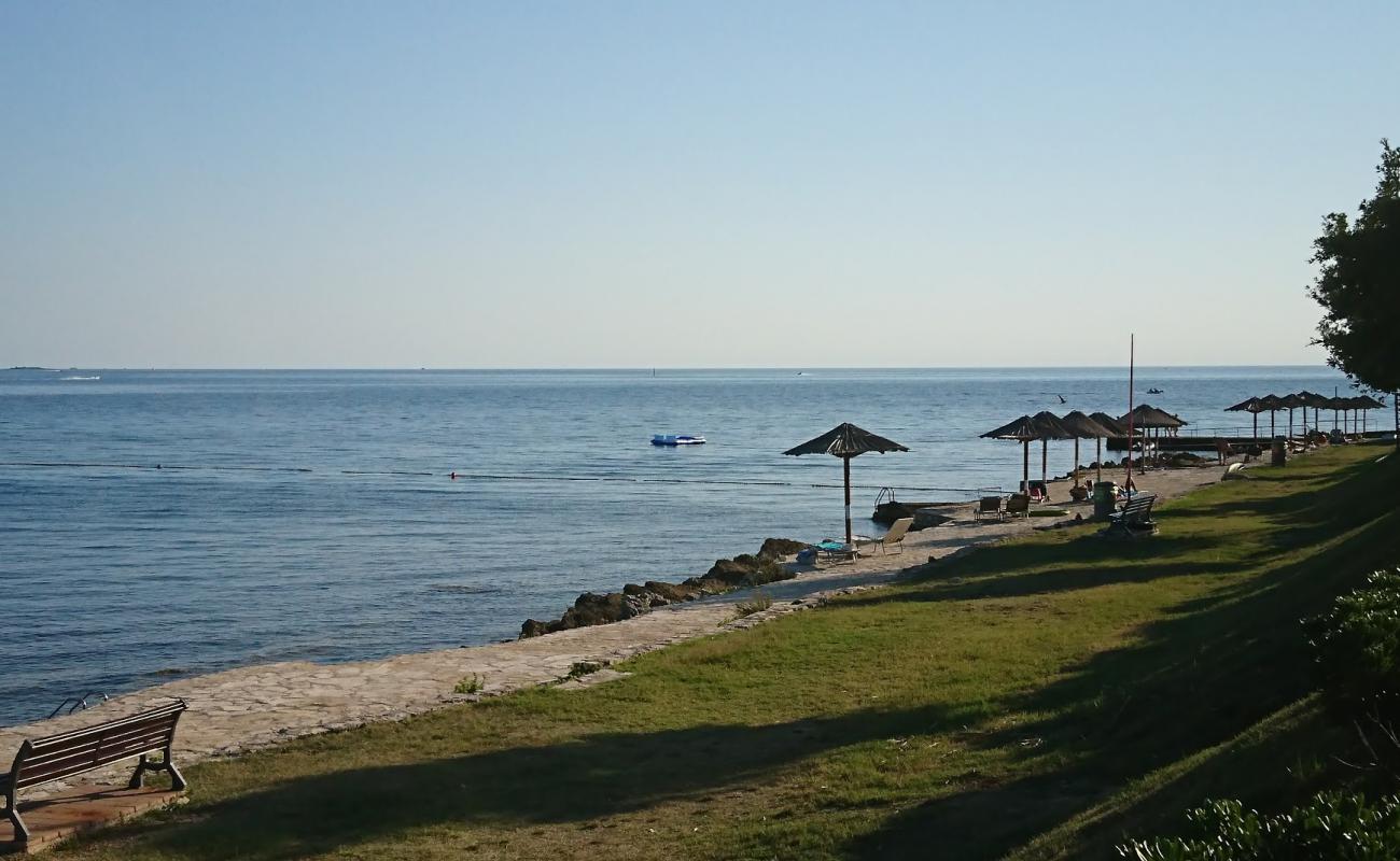 Photo de Gemo beach avec béton de surface