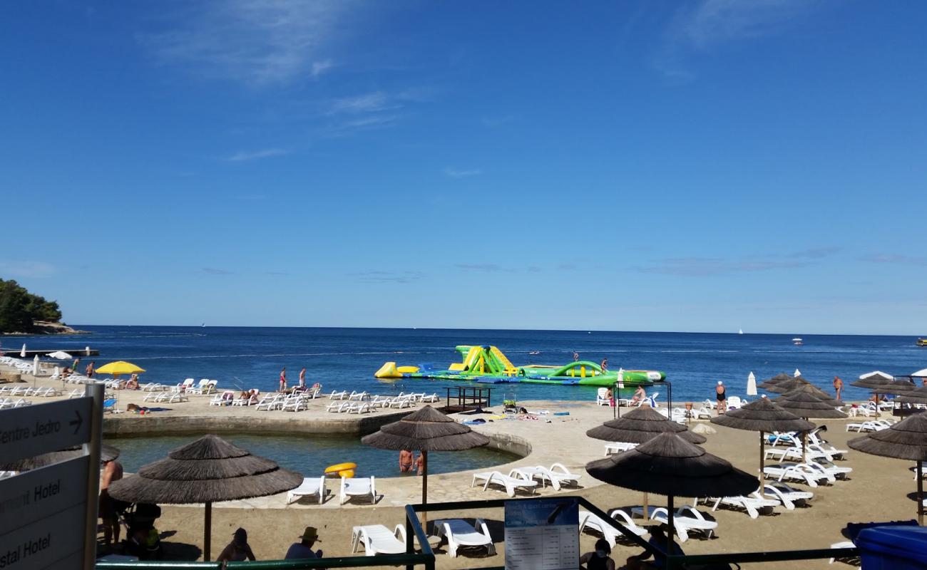 Photo de Jedro beach avec béton de surface