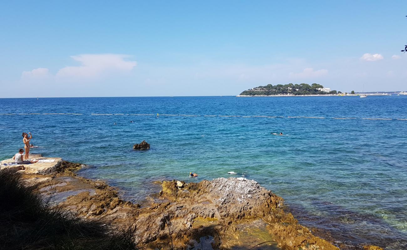 Photo de Luno Laguna beach avec terrain rocheux de surface