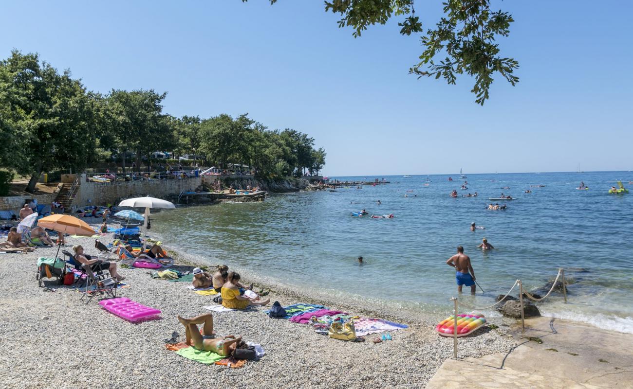 Photo de Bijela Uvala beach avec terrain rocheux de surface