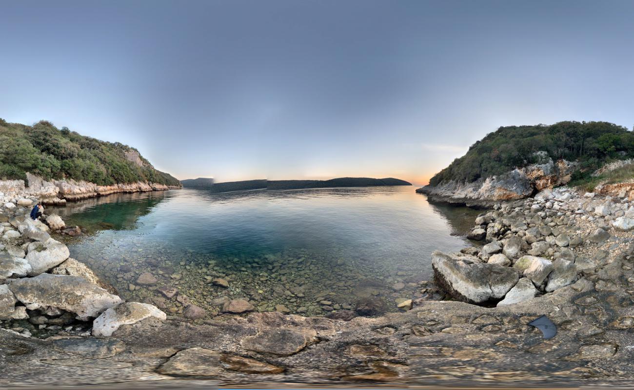 Photo de Limski Kanal beach avec roches de surface