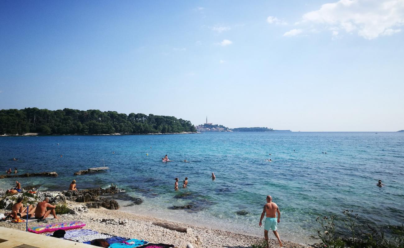 Photo de Porton Biondi beach avec caillou fin clair de surface