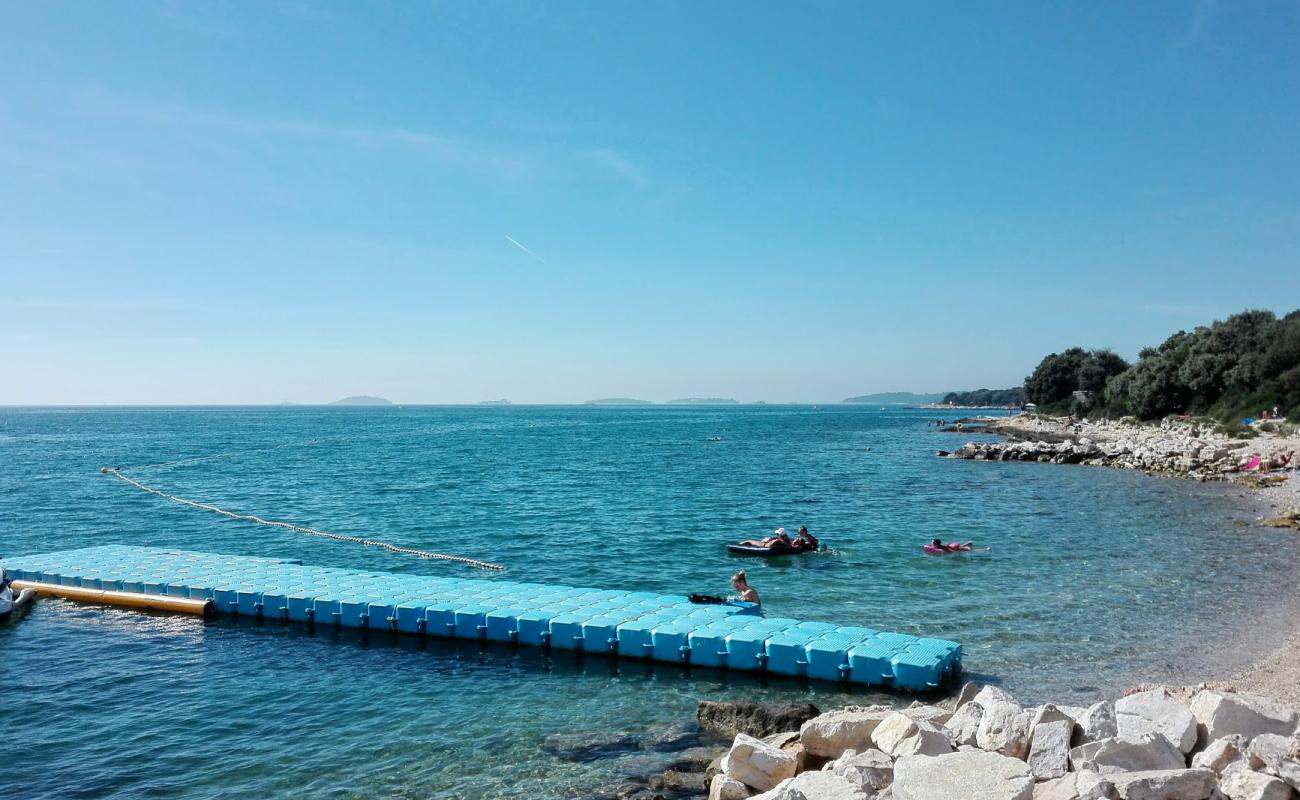 Photo de Vestar beach avec caillou fin clair de surface