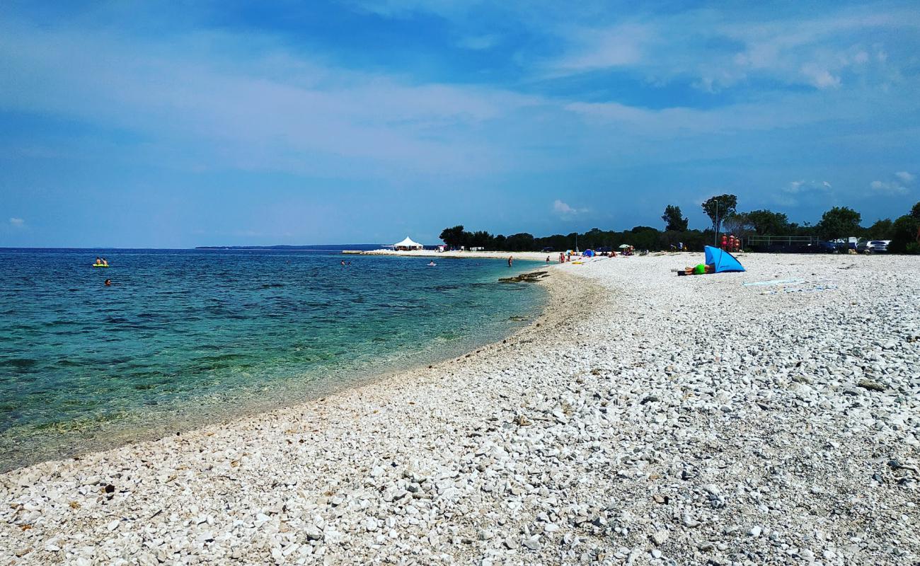 Photo de Plage de Peroj avec caillou blanc de surface