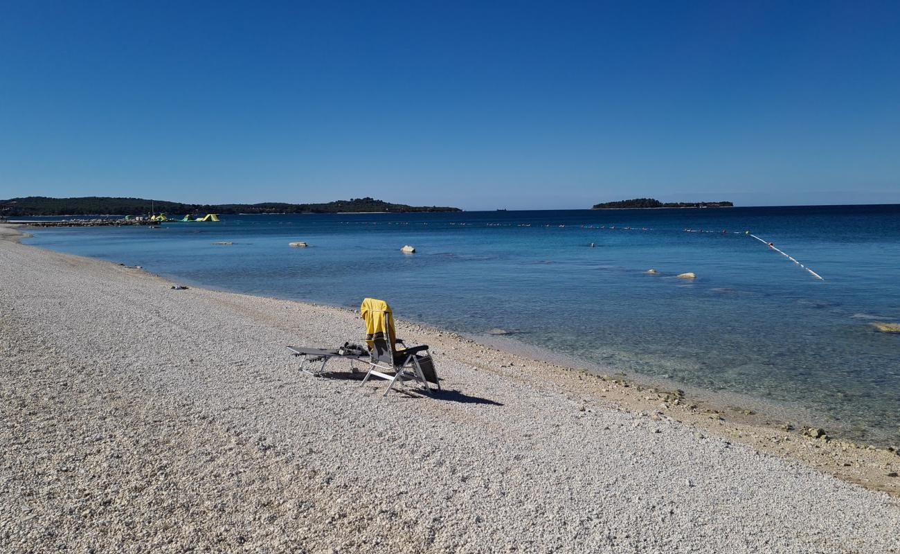 Photo de Bi Village beach avec caillou fin clair de surface