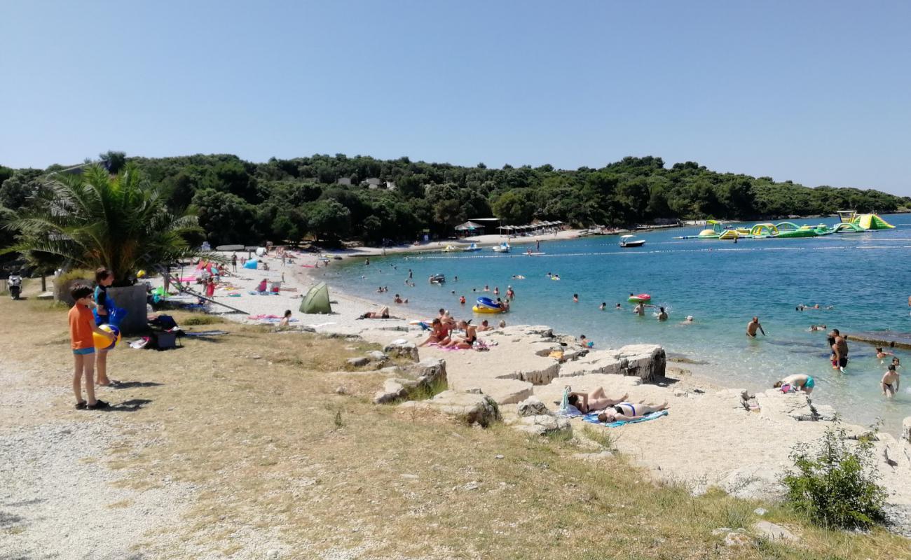 Photo de Vile beach avec caillou fin clair de surface