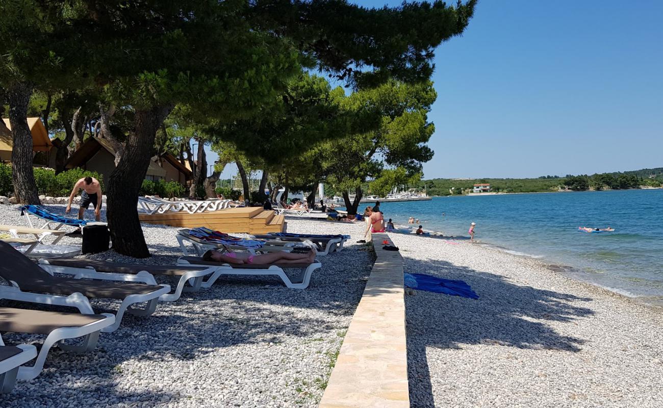 Photo de Pomer beach II avec caillou fin clair de surface