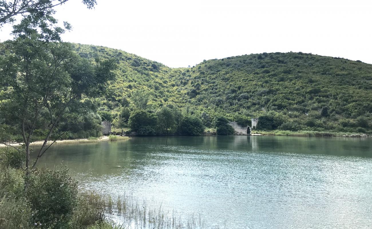 Photo de Budava beach avec roches de surface