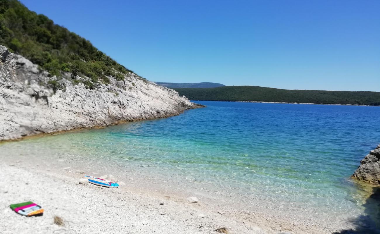 Photo de Provaza beach avec caillou clair de surface