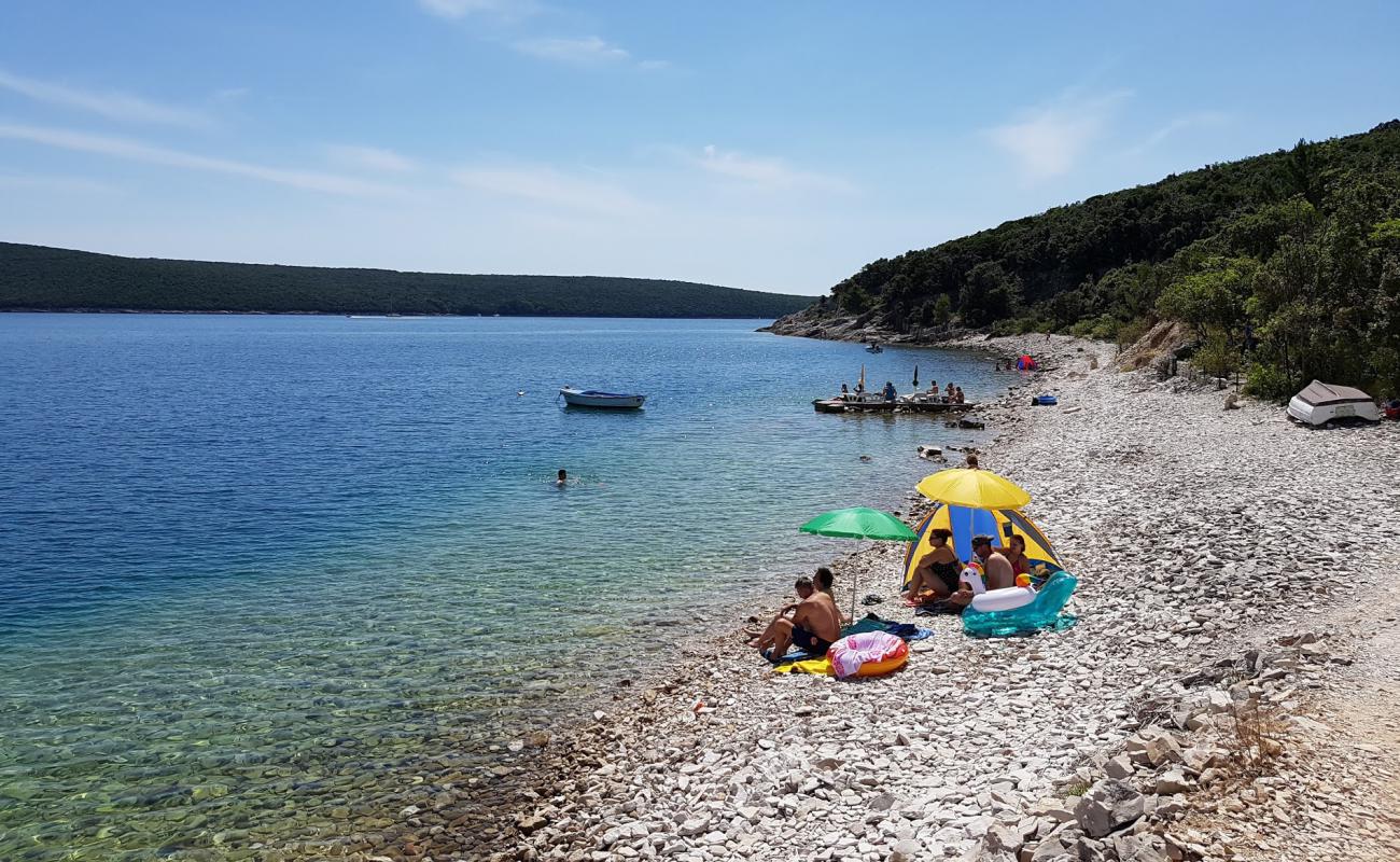 Photo de Kalavojna beach avec roches de surface