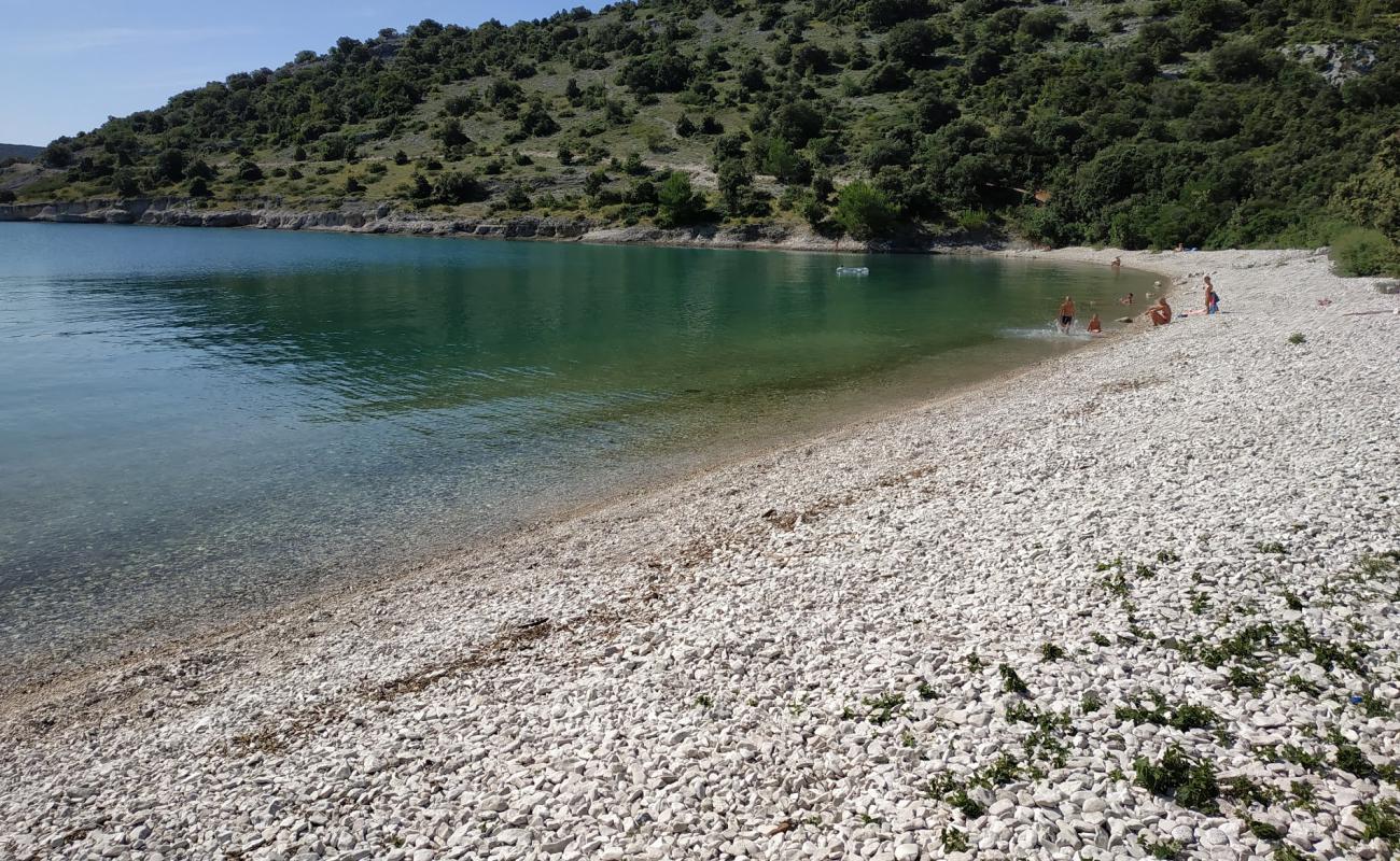 Photo de Luka beach avec caillou clair de surface