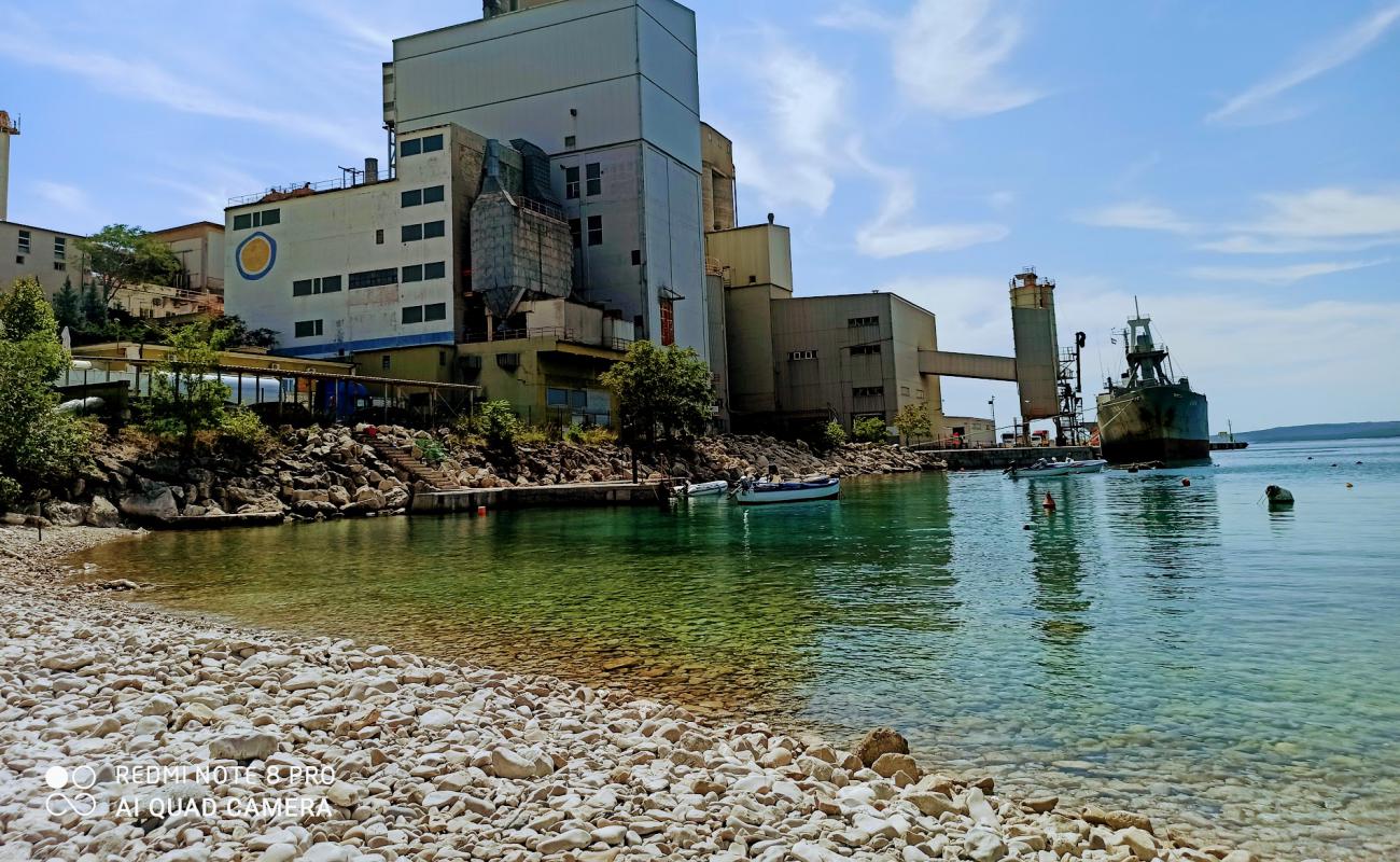 Photo de Koromacno beach avec terrain rocheux de surface