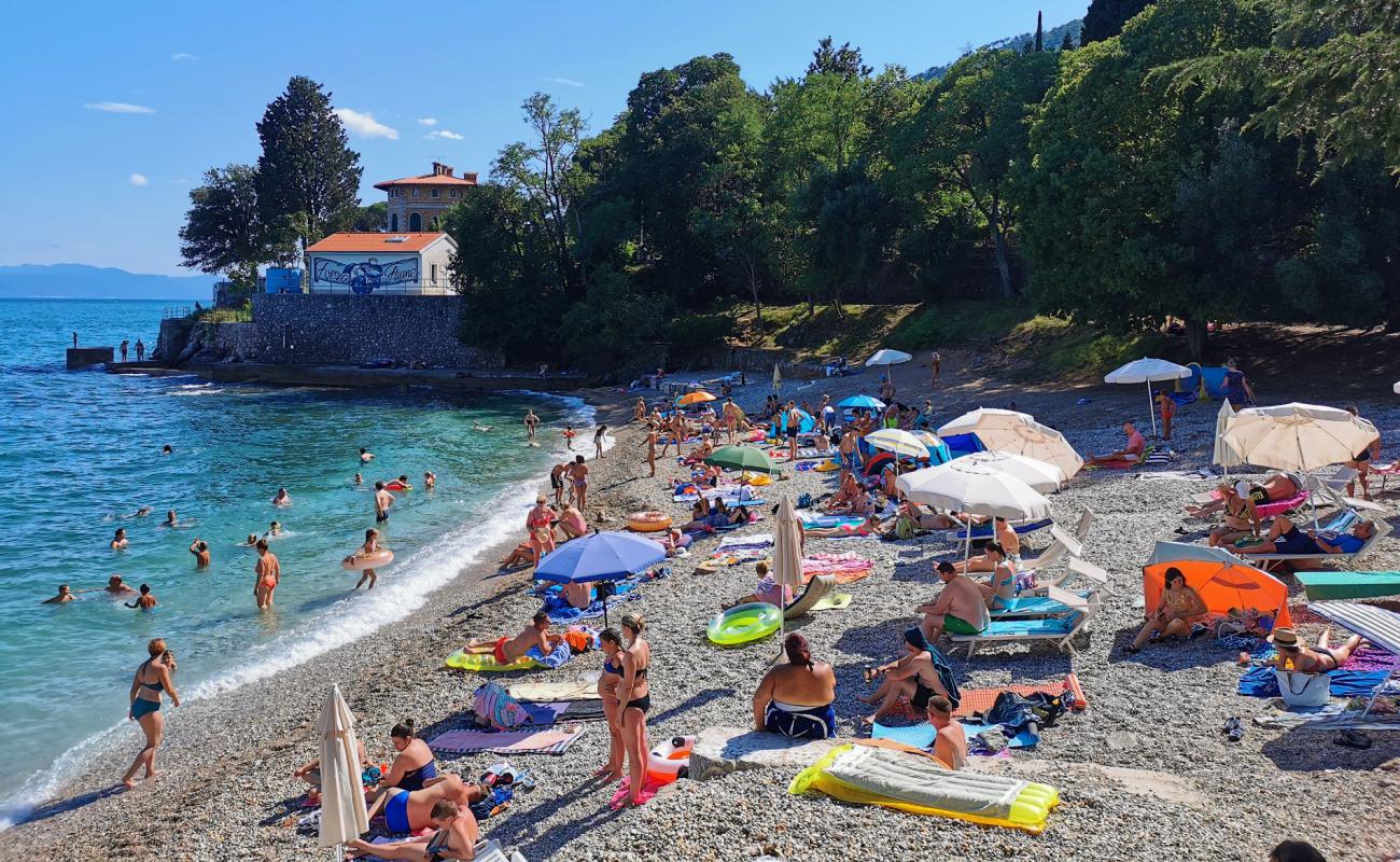 Photo de Lovran beach avec galets gris de surface