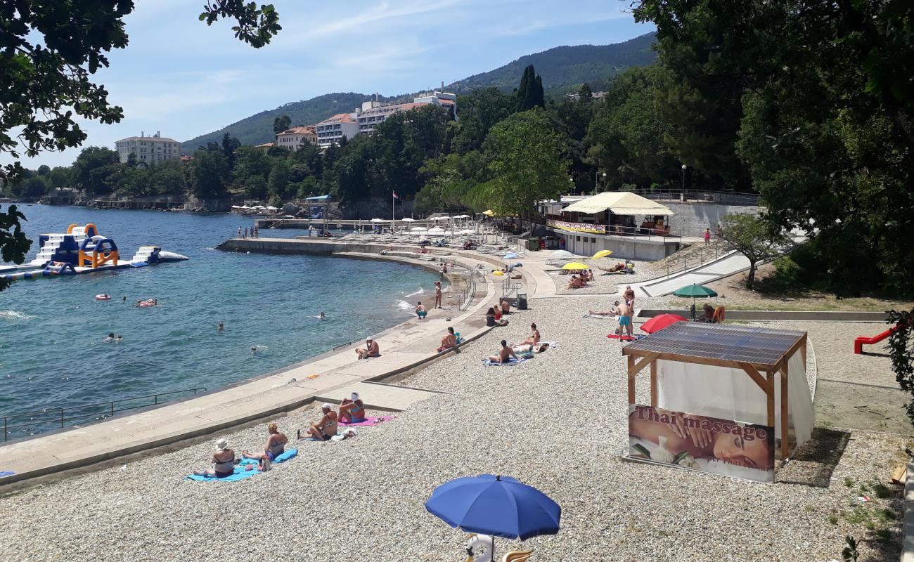 Photo de Kvarner beach avec béton de surface