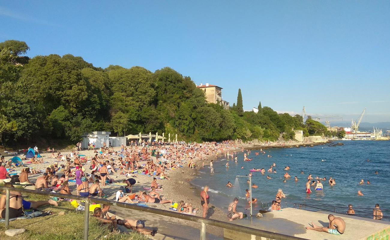 Photo de Kantrida beach avec caillou fin gris de surface