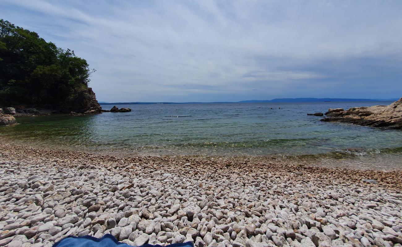 Photo de Paveki beach avec caillou clair de surface