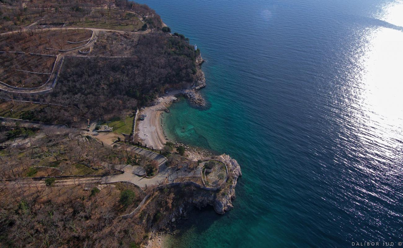 Photo de Pekna beach avec terrain rocheux de surface
