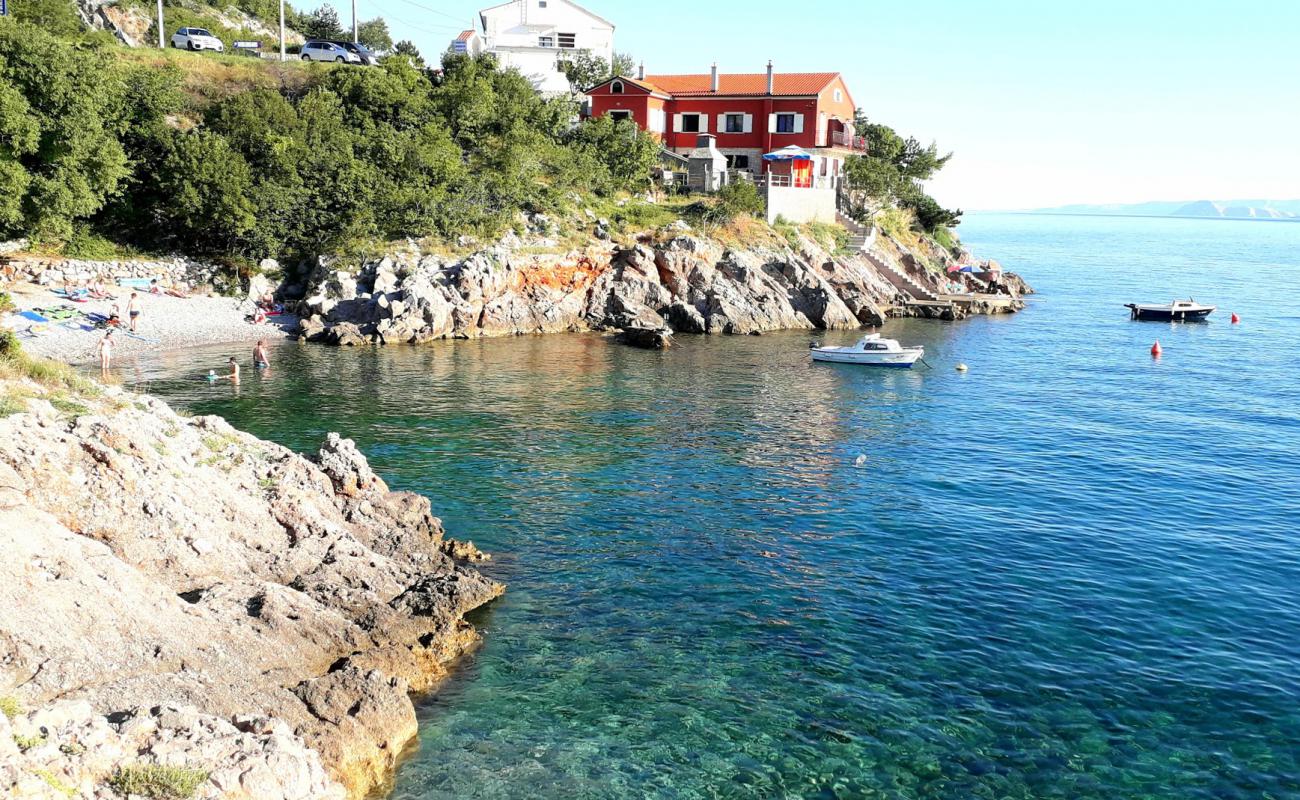 Photo de Senj beach avec caillou gris de surface