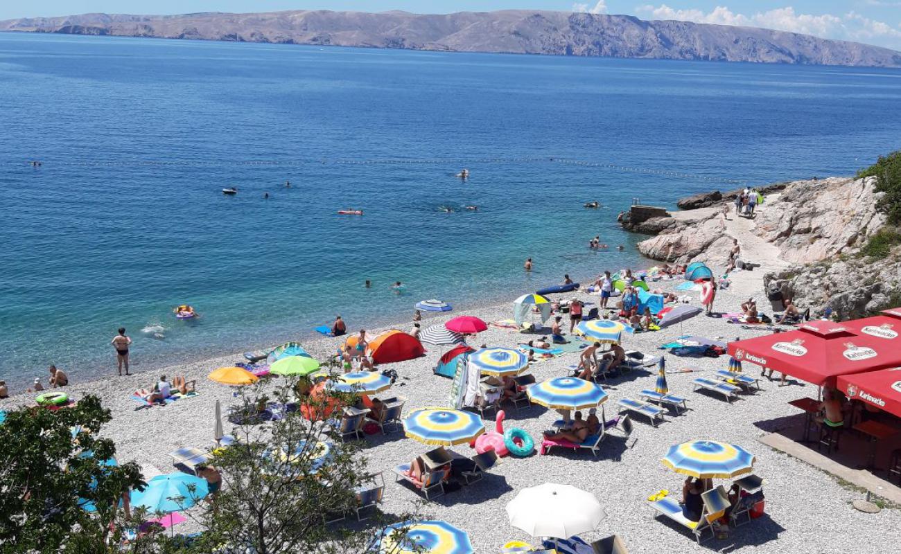 Photo de Crikvenica beach avec galets gris de surface