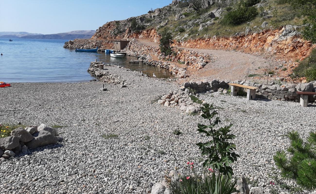 Photo de Ribarica beach II avec caillou clair de surface