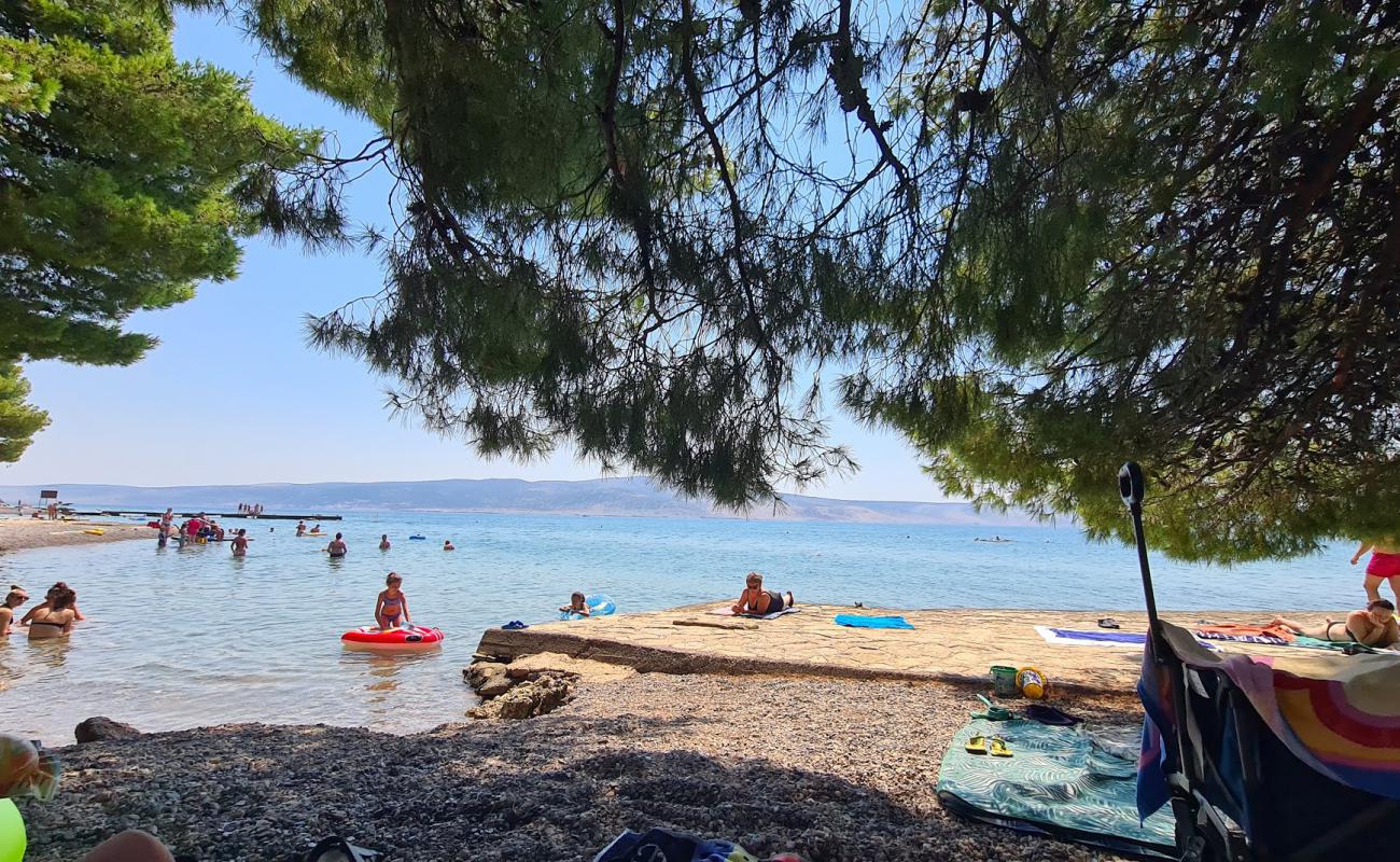 Photo de Starigrad Paklenica avec caillou fin gris de surface