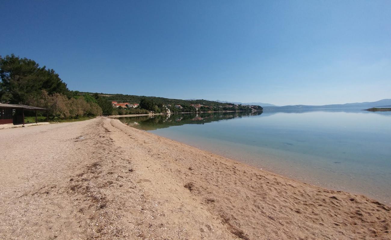 Photo de Posedarje beach avec caillou fin clair de surface