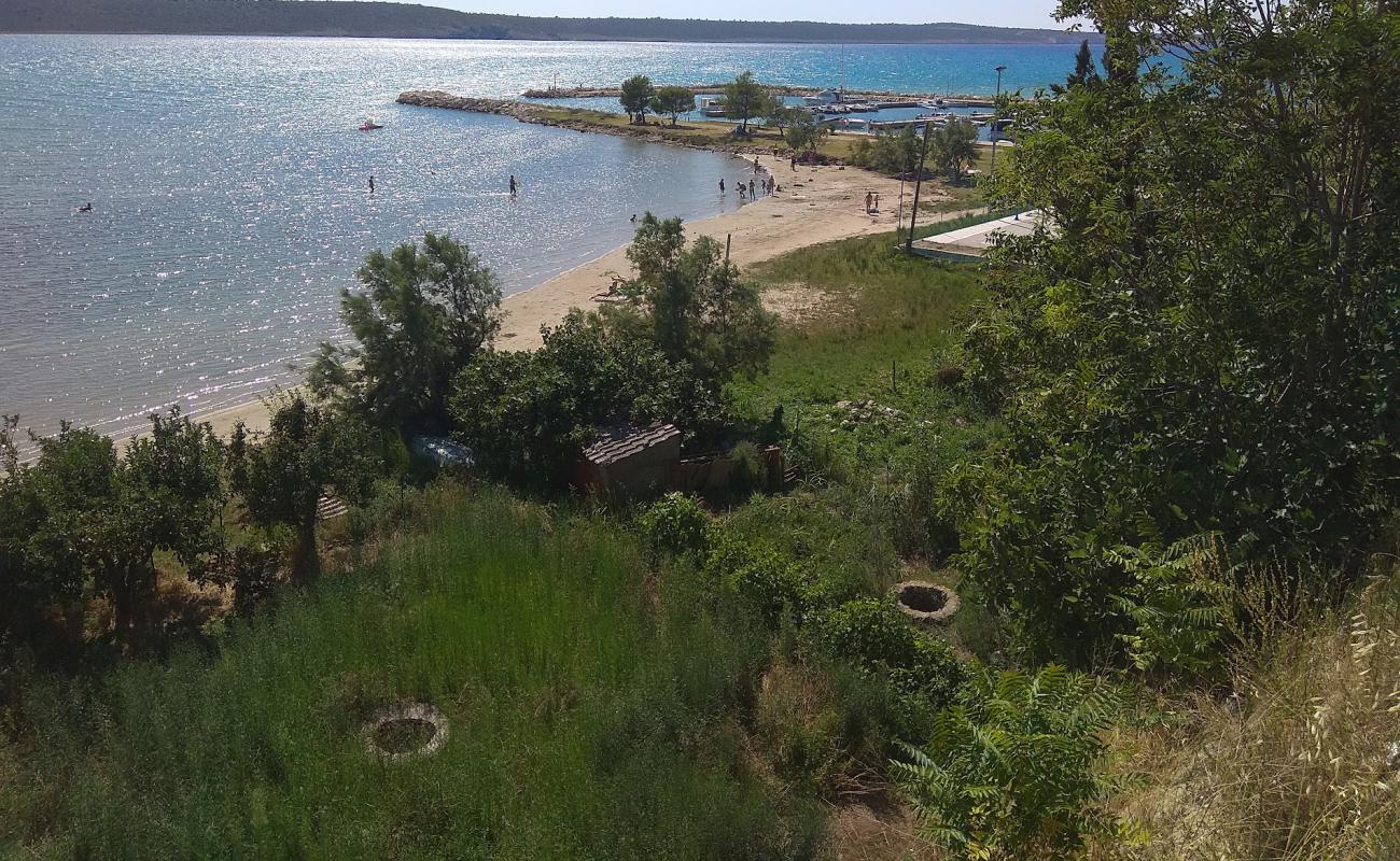 Photo de Plaza Ljubac avec sable beige de surface