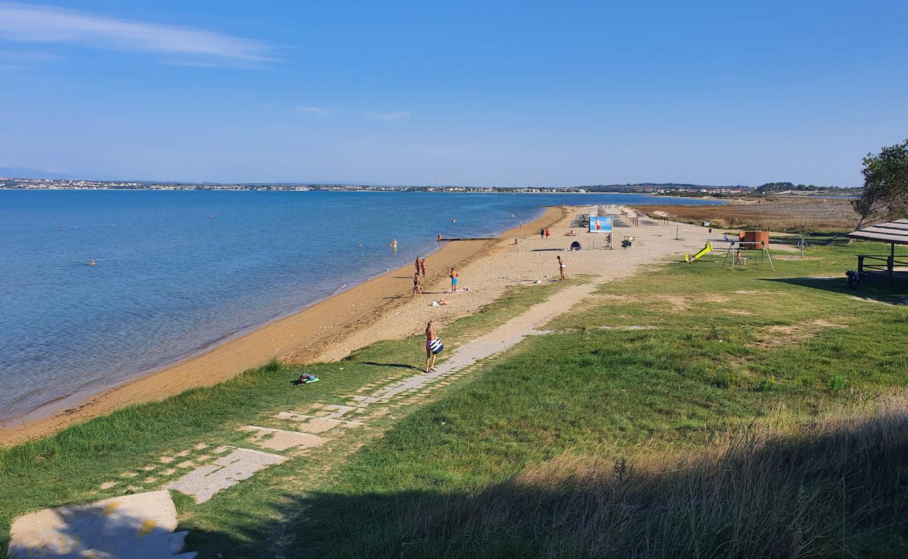 Photo de Plaza Sabunike avec sable lumineux de surface