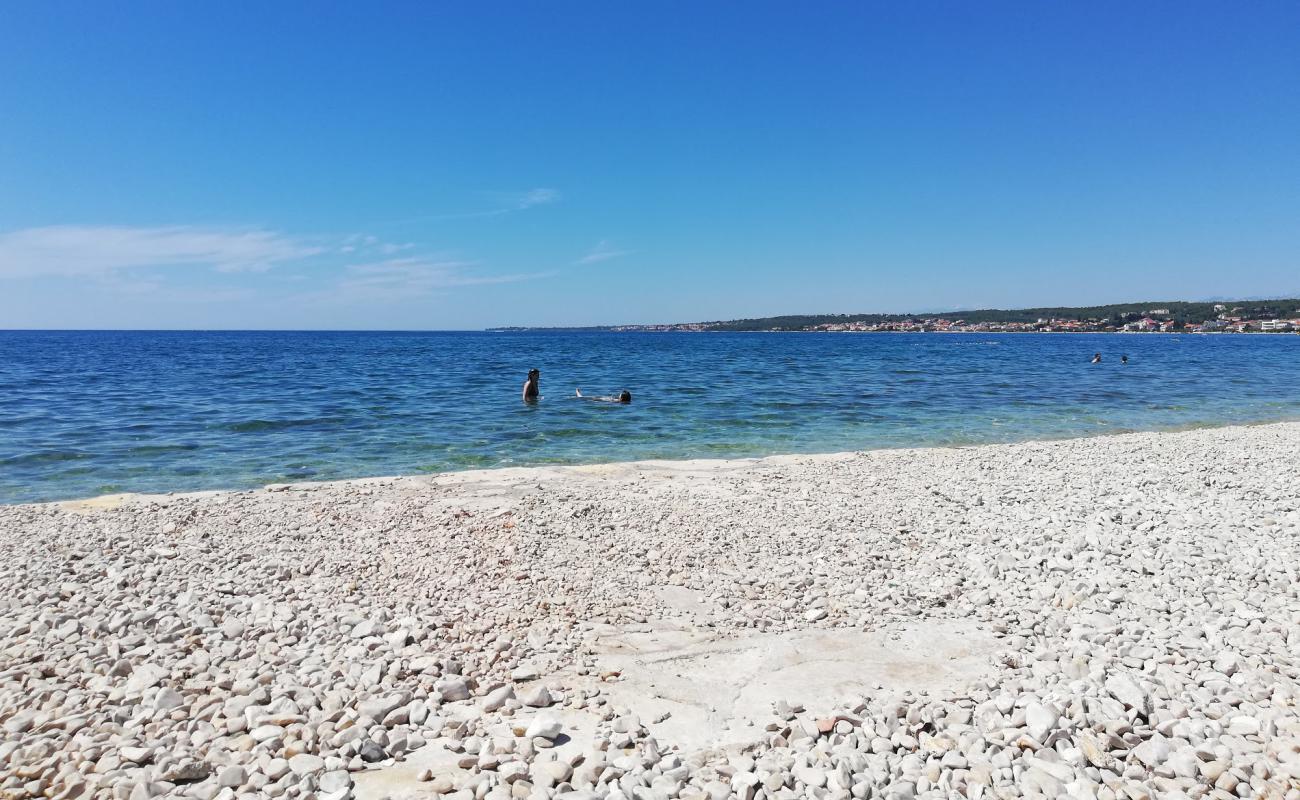 Photo de Borik beach avec sable gris & galets de surface
