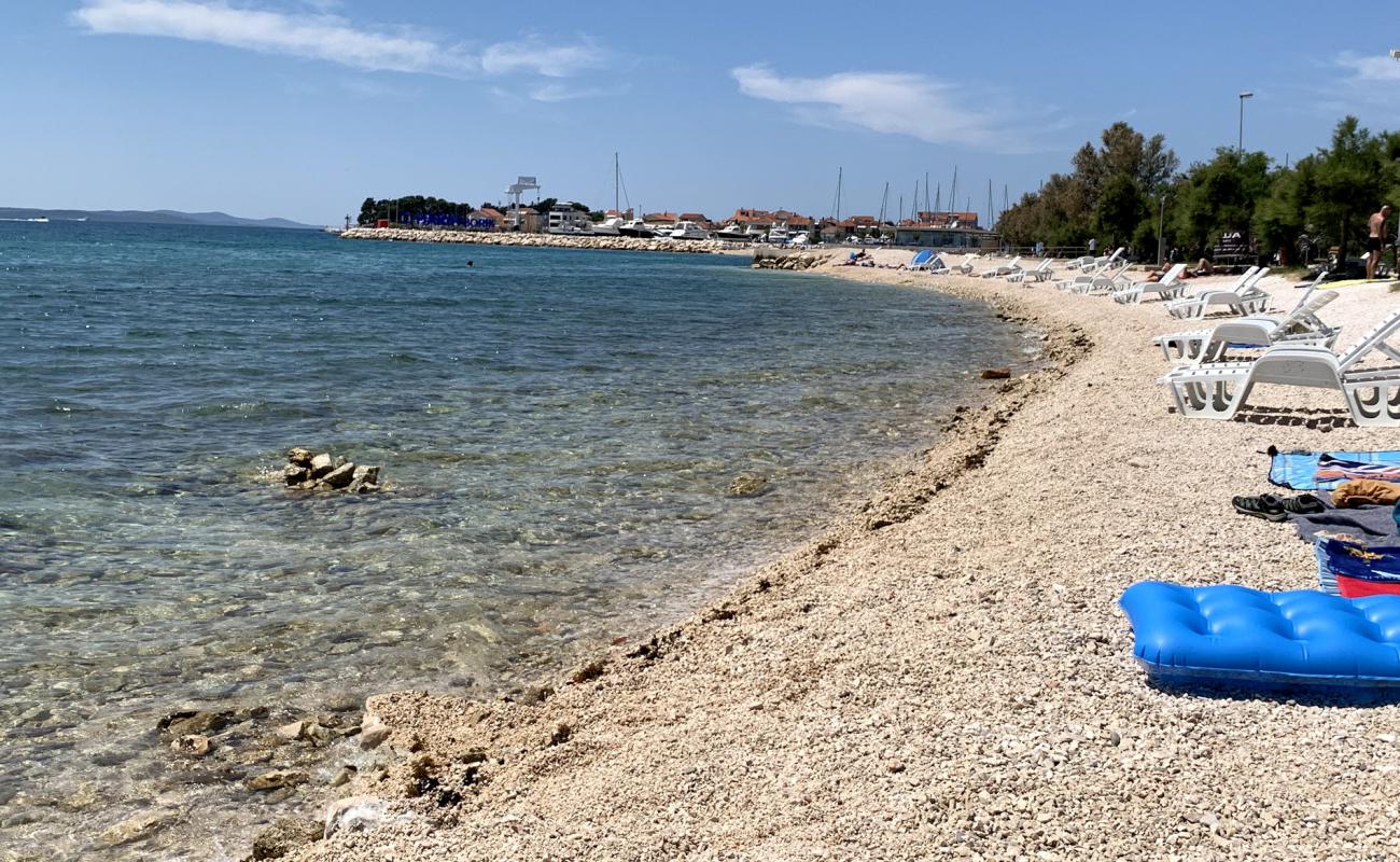 Photo de Uskok Zadar beach avec caillou clair de surface