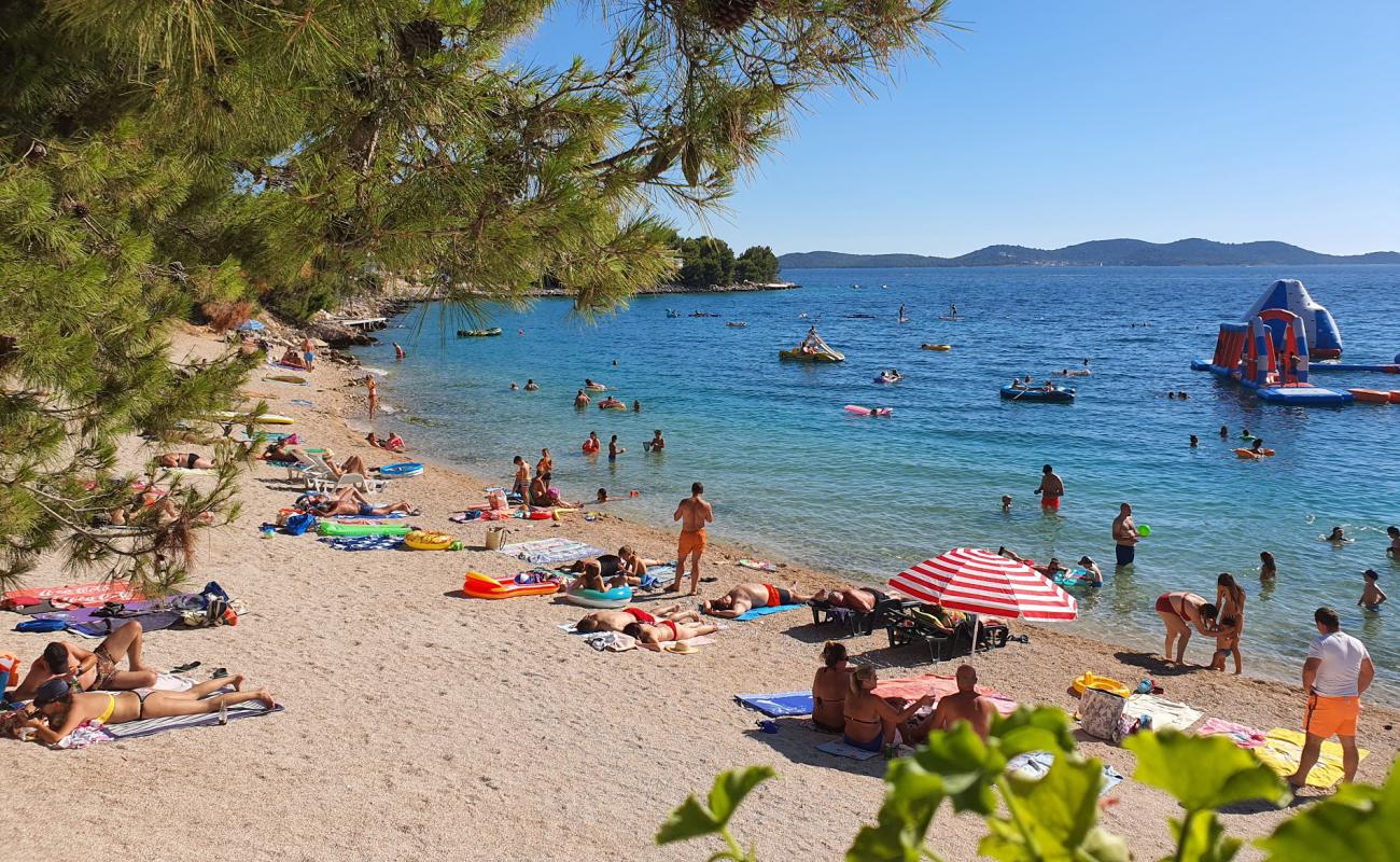 Photo de Porat beach avec caillou fin clair de surface