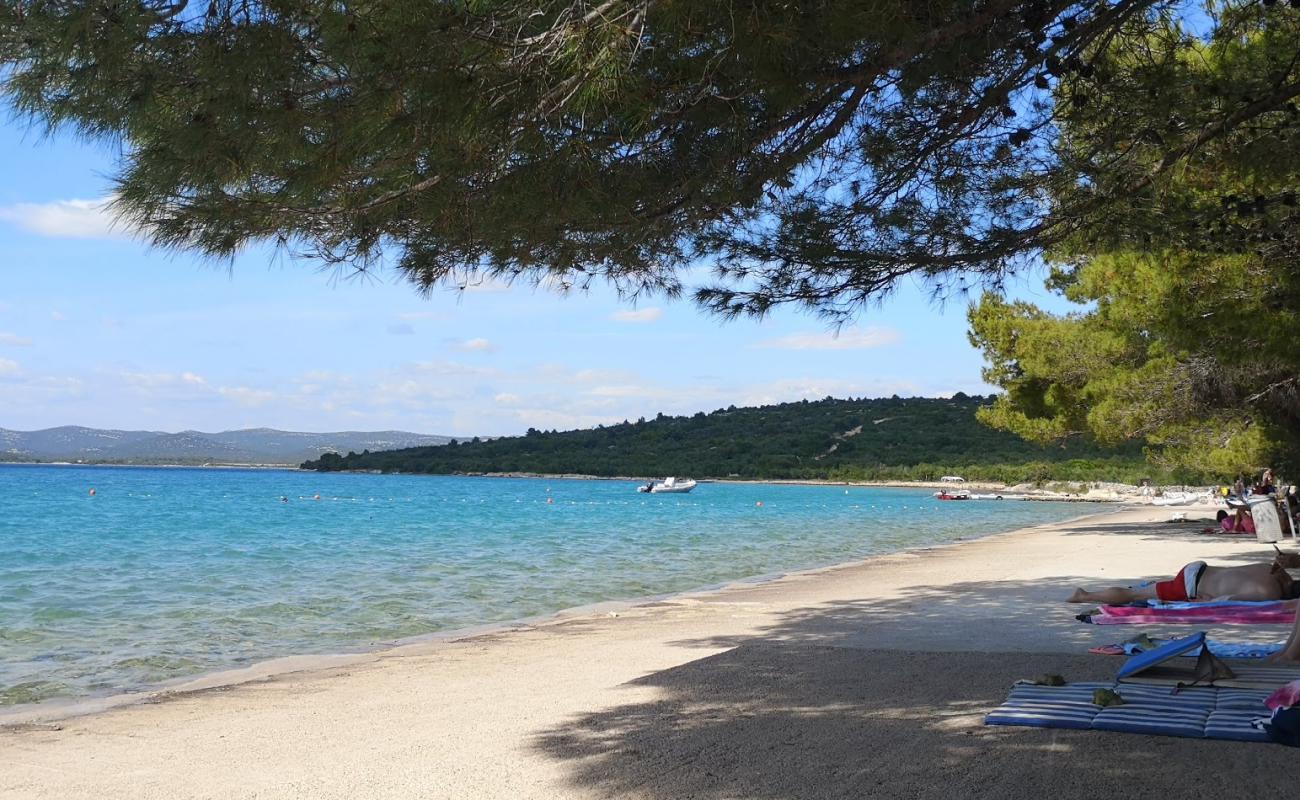 Photo de Jazina beach avec caillou fin clair de surface