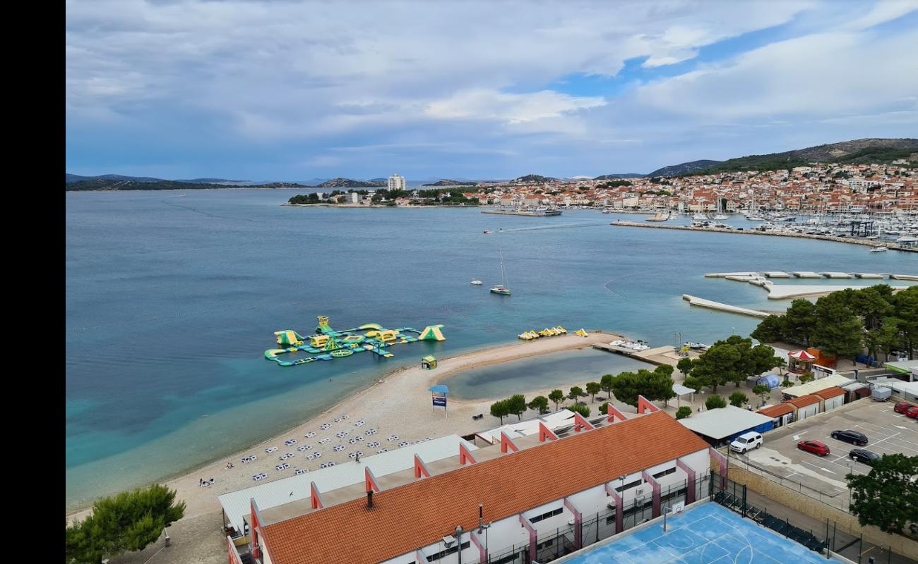 Photo de Hangar beach avec galets gris de surface