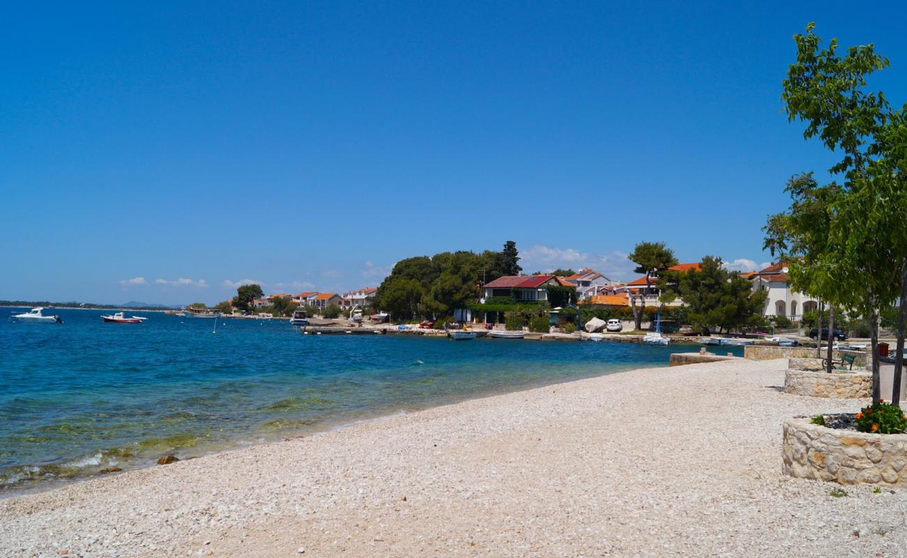 Photo de Brodarica beach avec caillou fin clair de surface