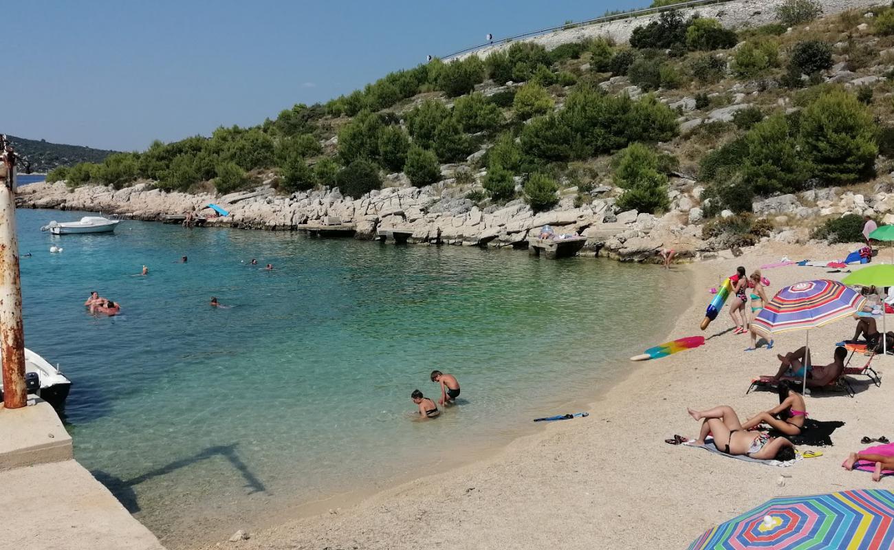 Photo de Bilo beach avec caillou fin clair de surface